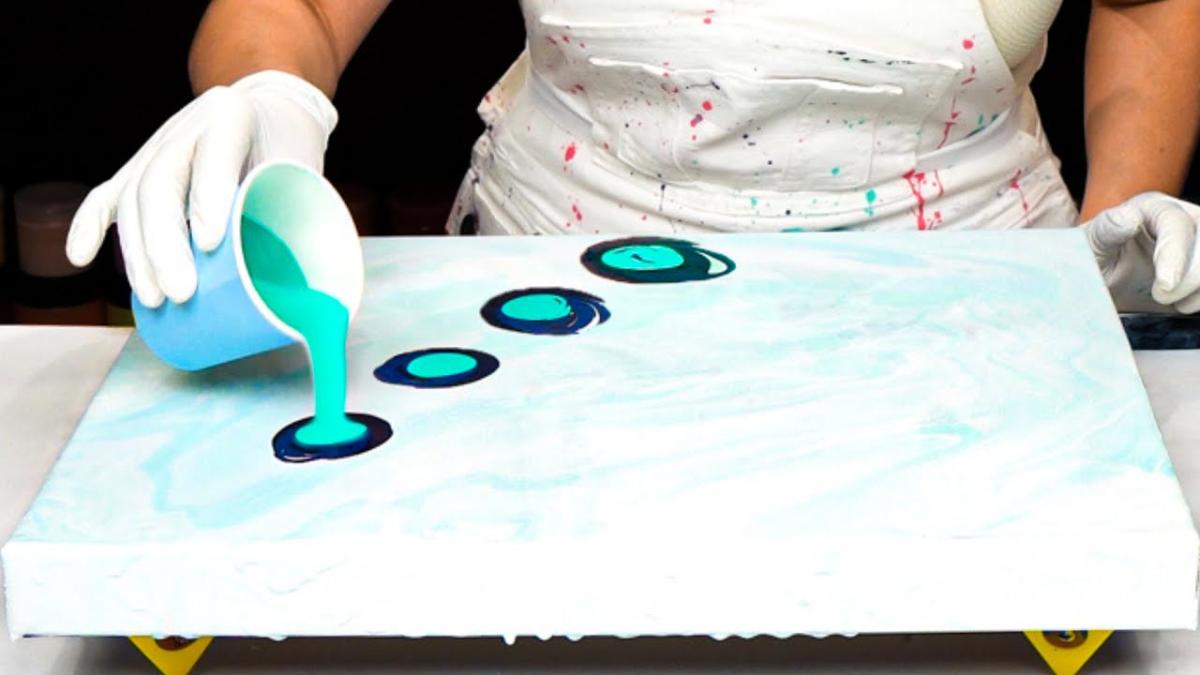 Pour art